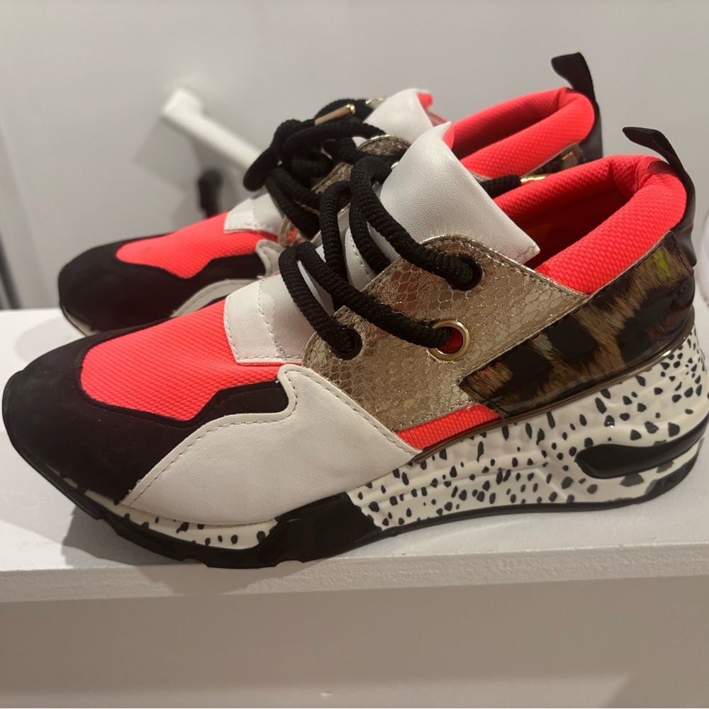 Steve Madden Multicolor Sneakers - Black, White, Red, Gold